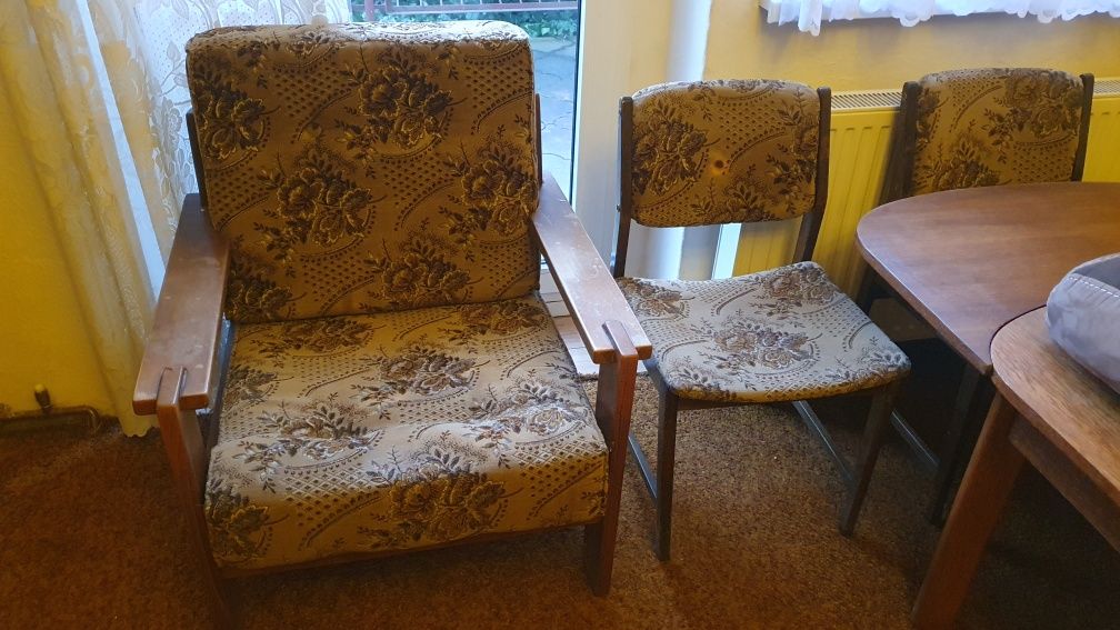 Stół - ława rozkładana , kanapa i dwa fotele