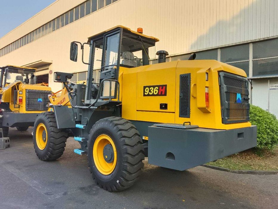 Фронтальний навантажувач CHANGLIN 936H вантажопідйомність 3т.