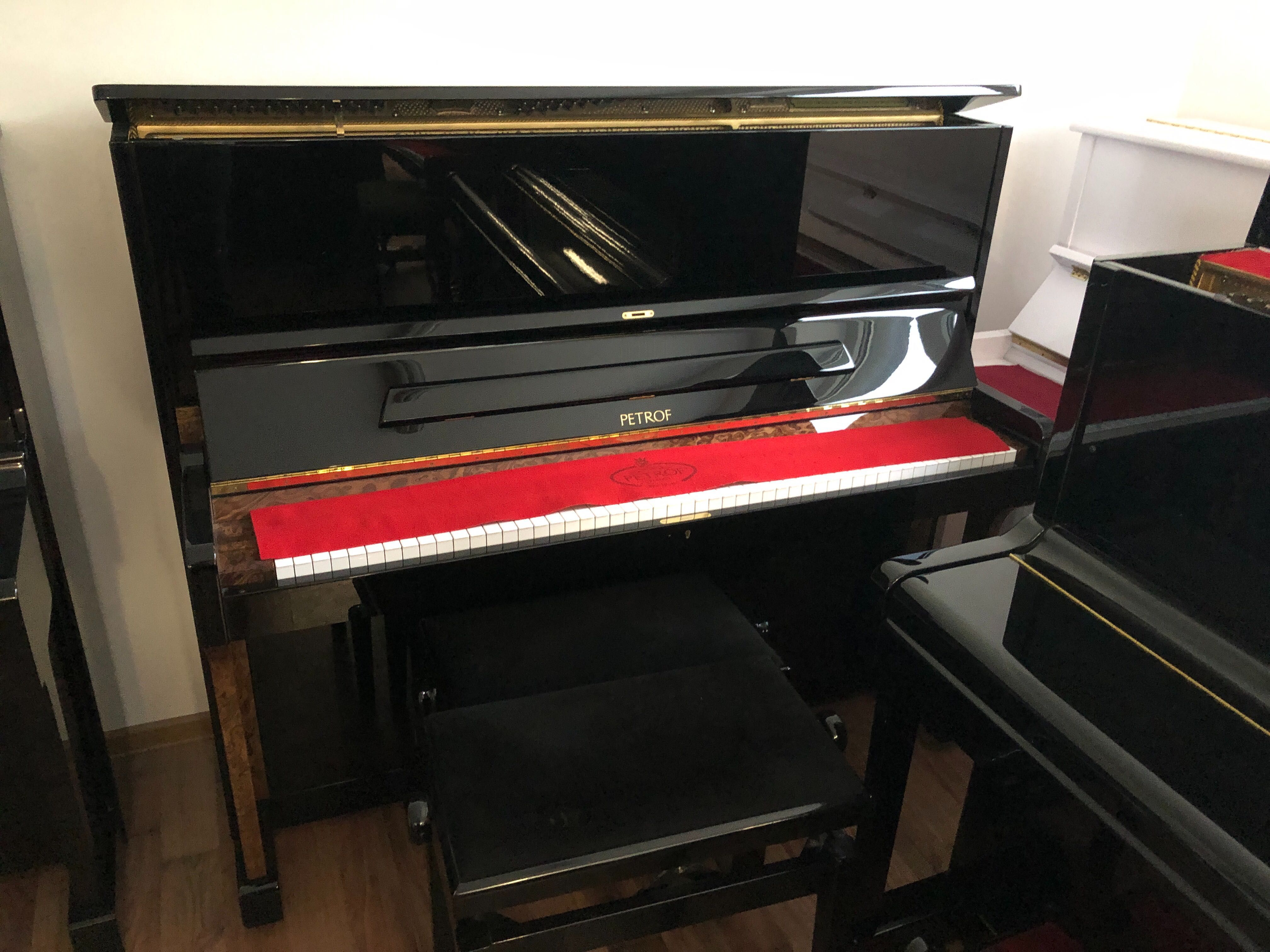 Pianino petrof 118, E1 od Piano Design