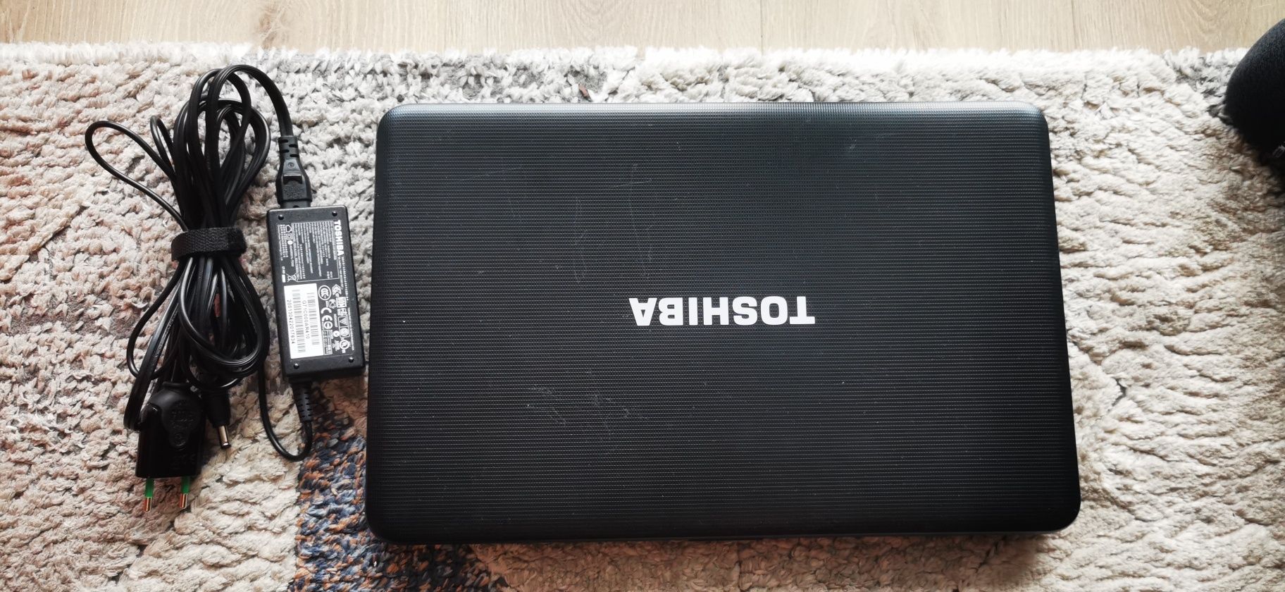 Laptop Toshiba Satellite C855D Libre Office.