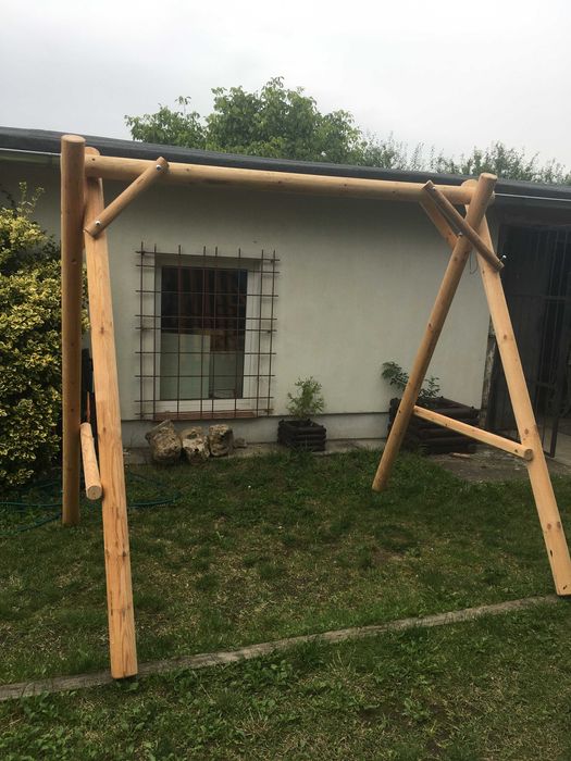 plac zabaw bujawka huśtawka zjeżdzalnia piaskownica grządki pergola