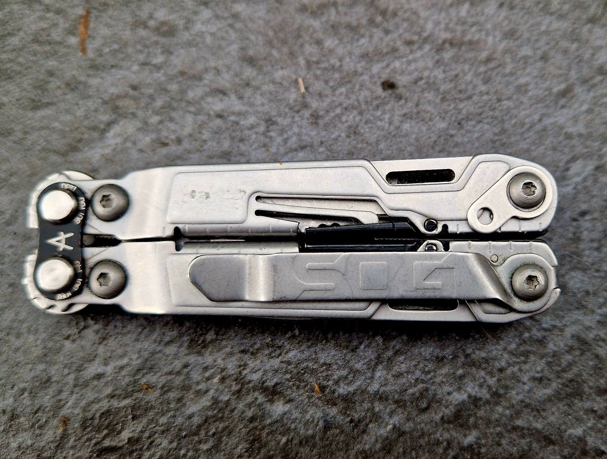 Multitool SOG Powerpint Scyzoryk 18W1 szczypce EDC