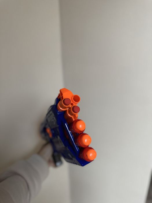 Nerf бластери , minecraft молот.