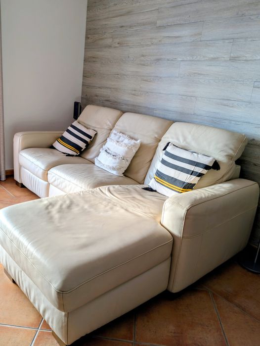 Sofá chaise longue em pele tons de creme