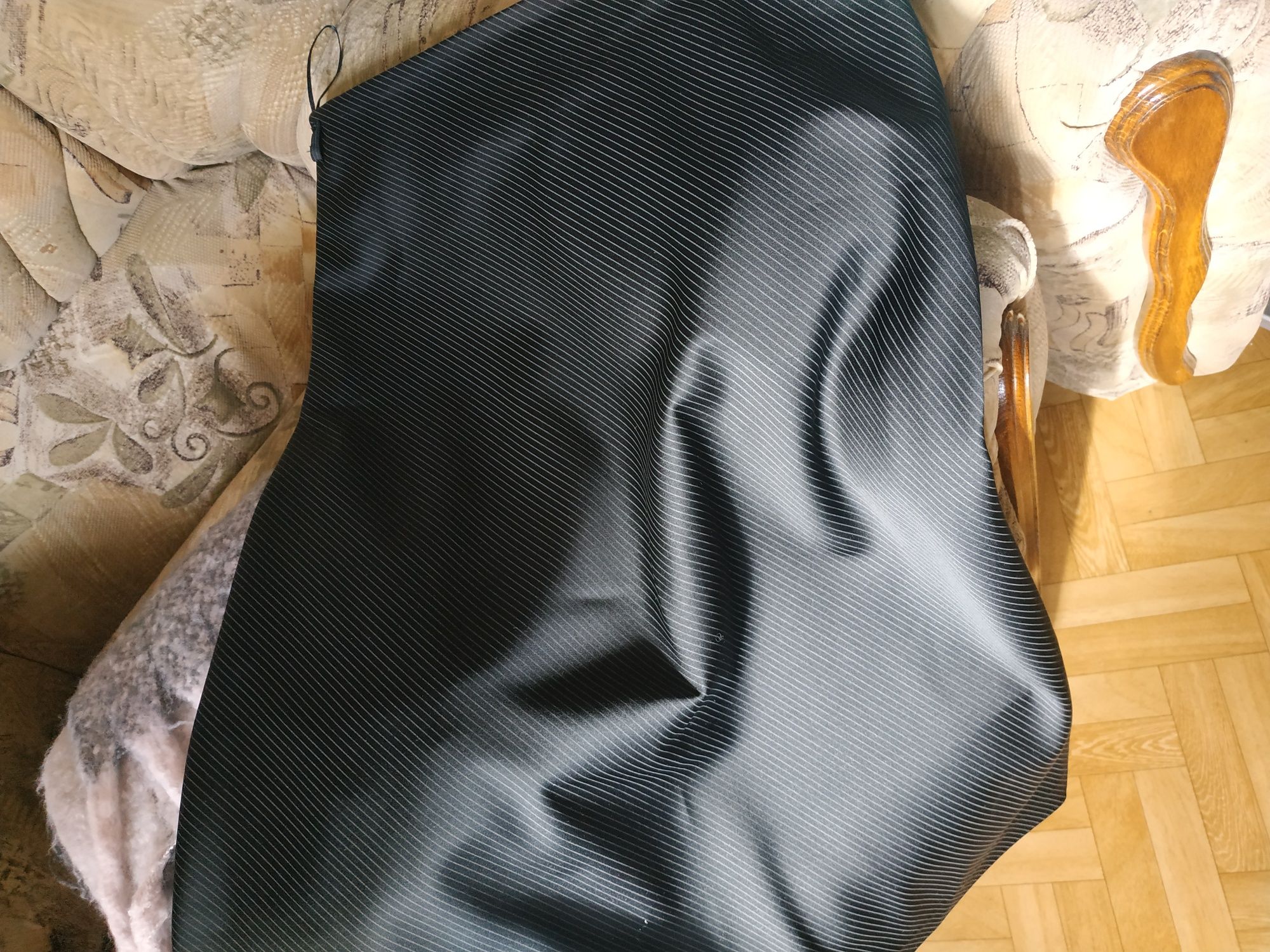Черная шелковая юбка