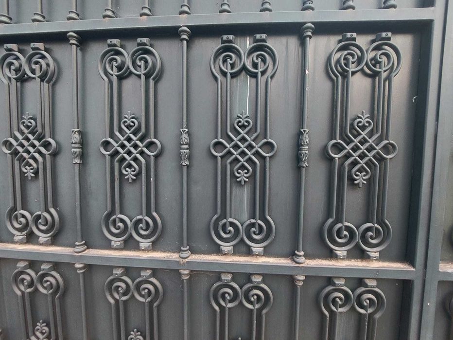 Portão de ferro trabalhado de correr