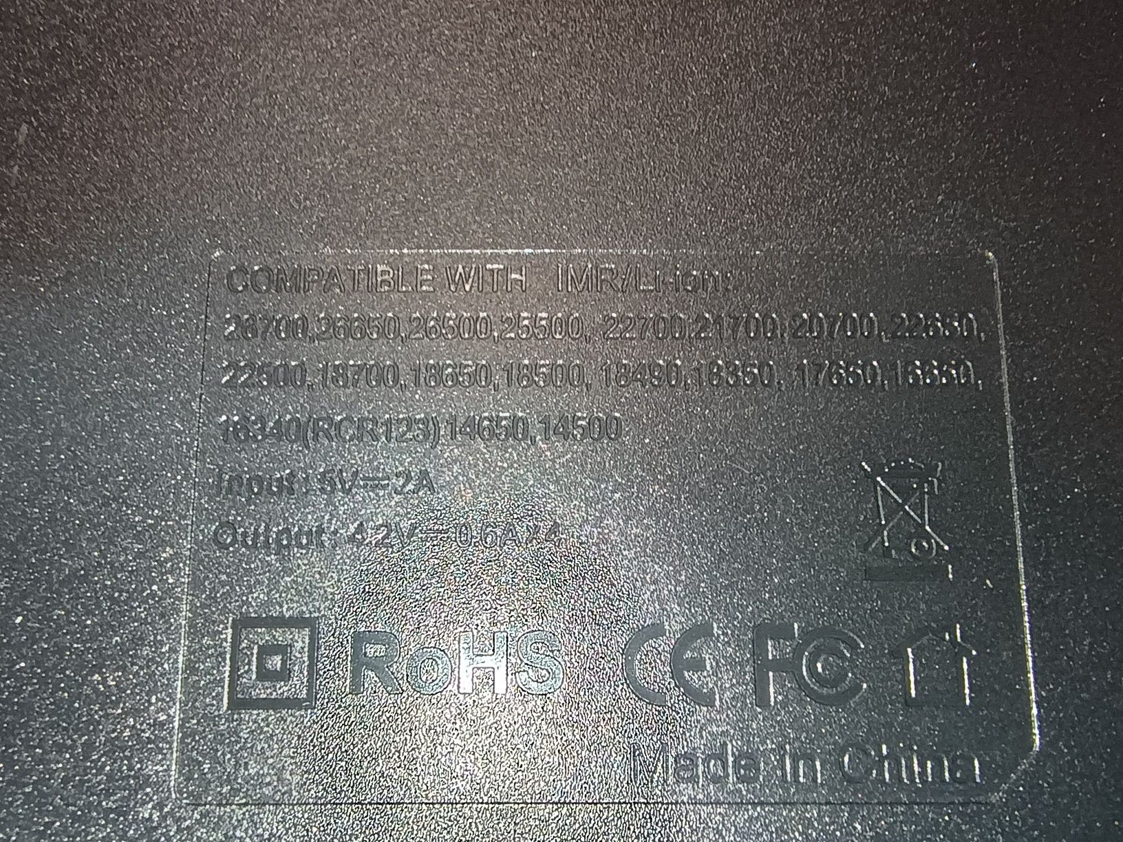 Ładowarka do pojazdów ogniw li ion 18650 4,2V 2A USB 4 kanały