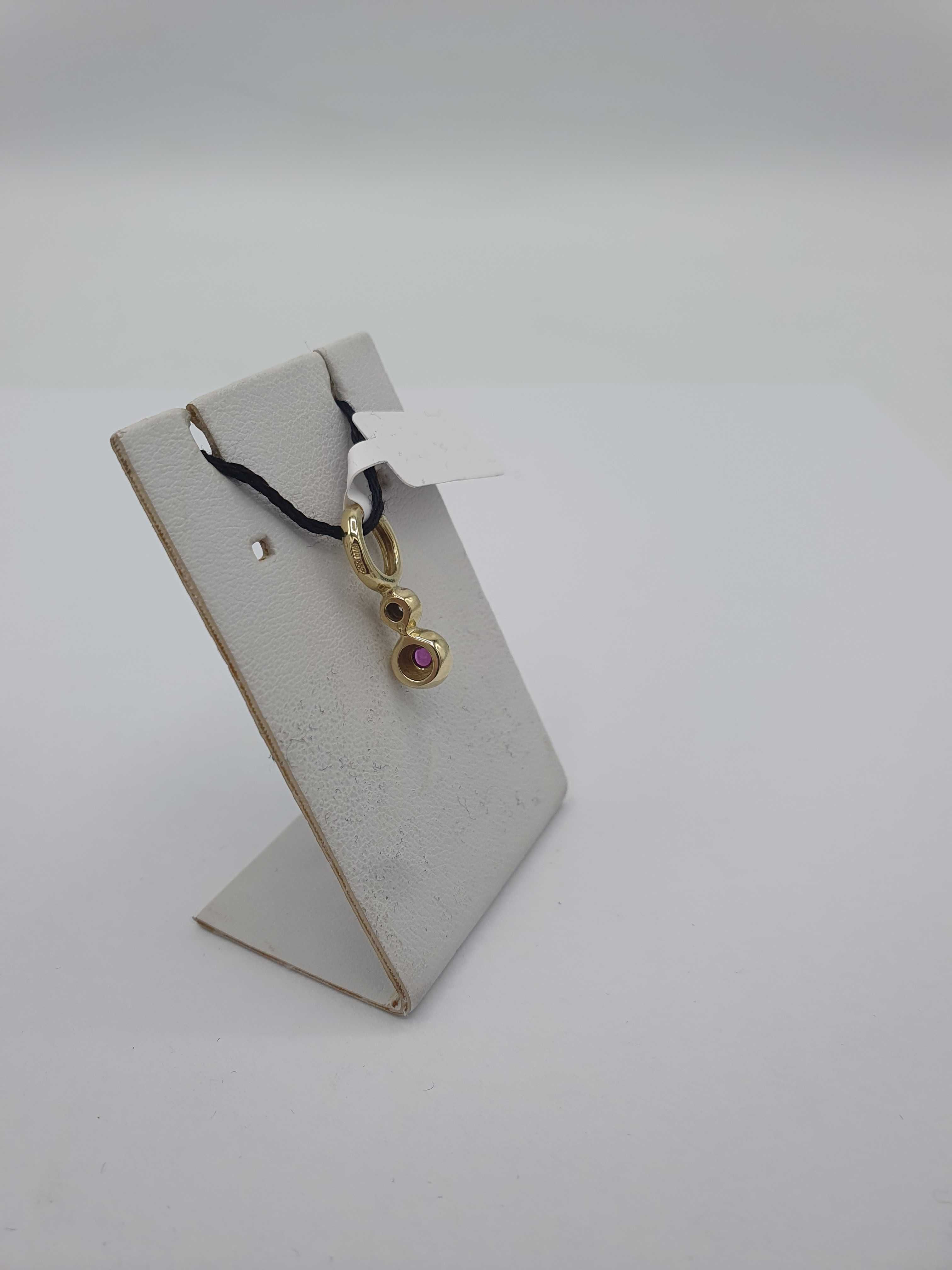 Złota zawieszka z diamentem i granatem P: 333 / G: 1,35