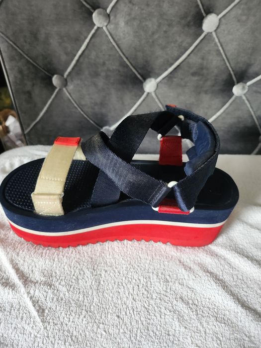 Piankowe sandały Tommy Hilfiger