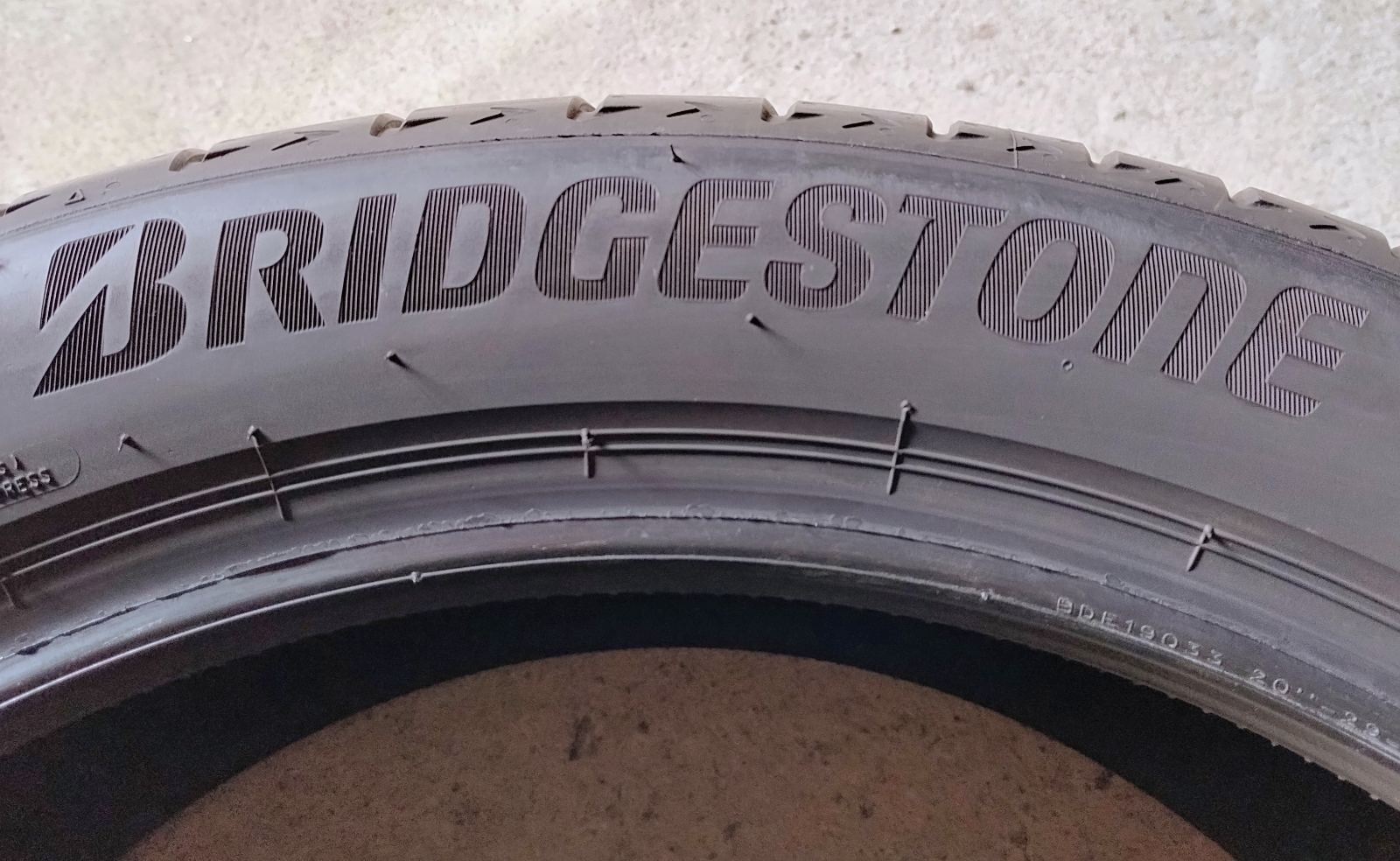 Шини літні R20 235/45 Bridgestone Alenza 001