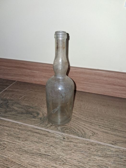 Zabytkowa szklana butelka