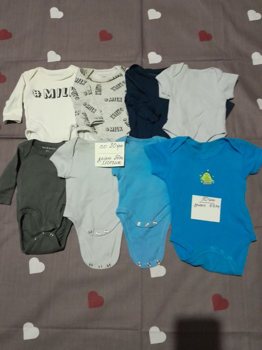 Дитячі речі на новонароджених