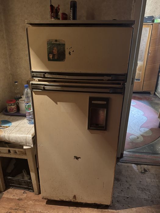 Мебель - диваны, комоды,