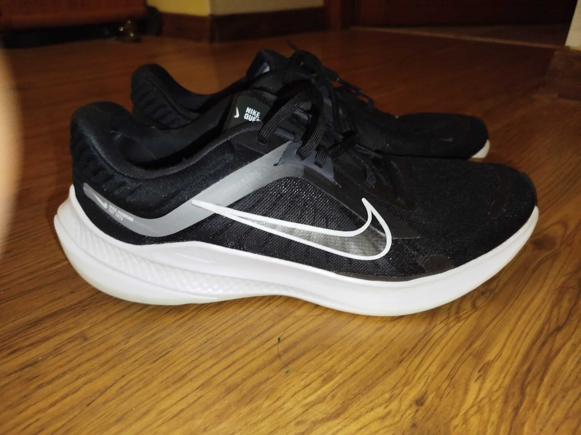 Чоловічі кросівки для бігу Nike Quest 5