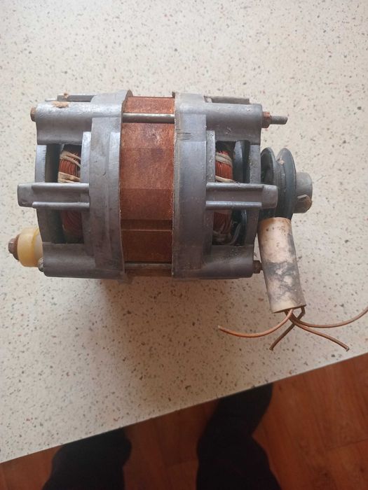 Двигун електричний від радянської пральної машини