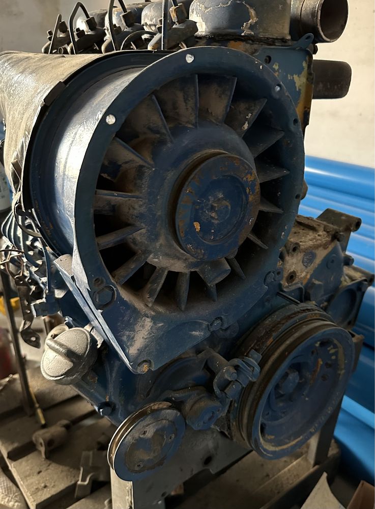 Motor DEUTZ de 4 cilindros - a funcionar.