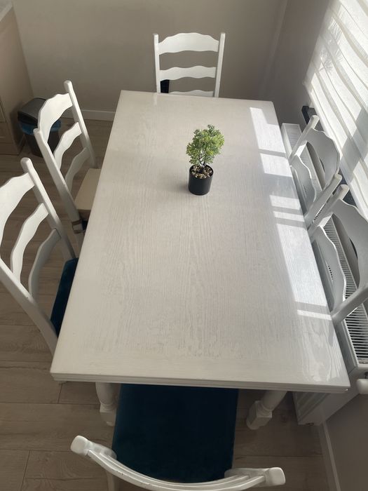 Стол со стульями из натурального дерева