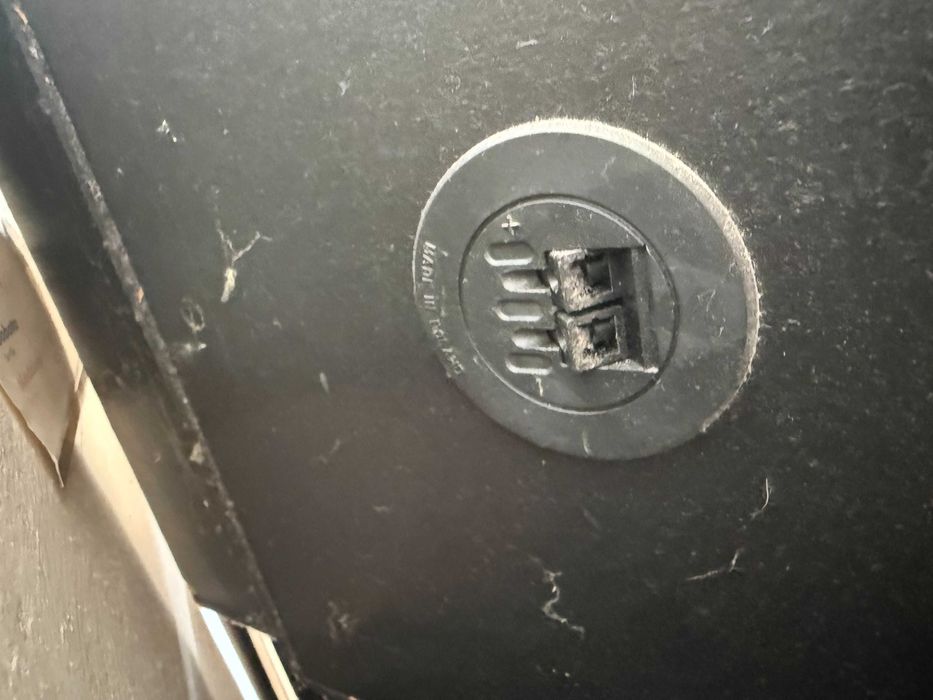 kolumny wysokie czarne