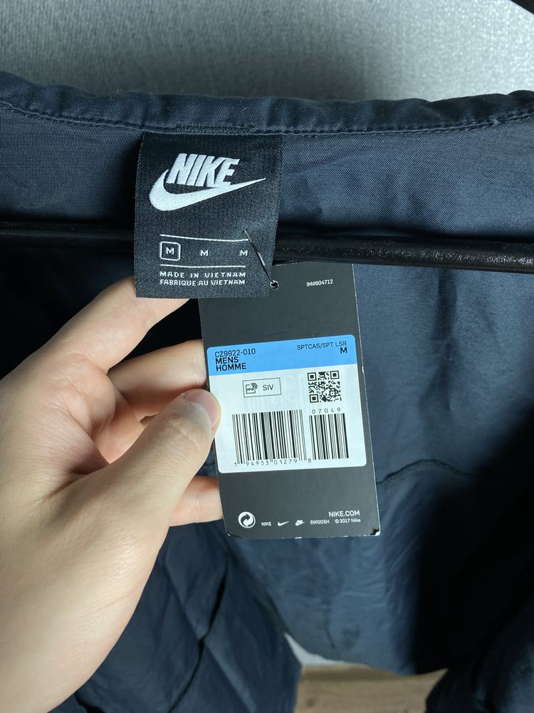 Легка куртка Nike
