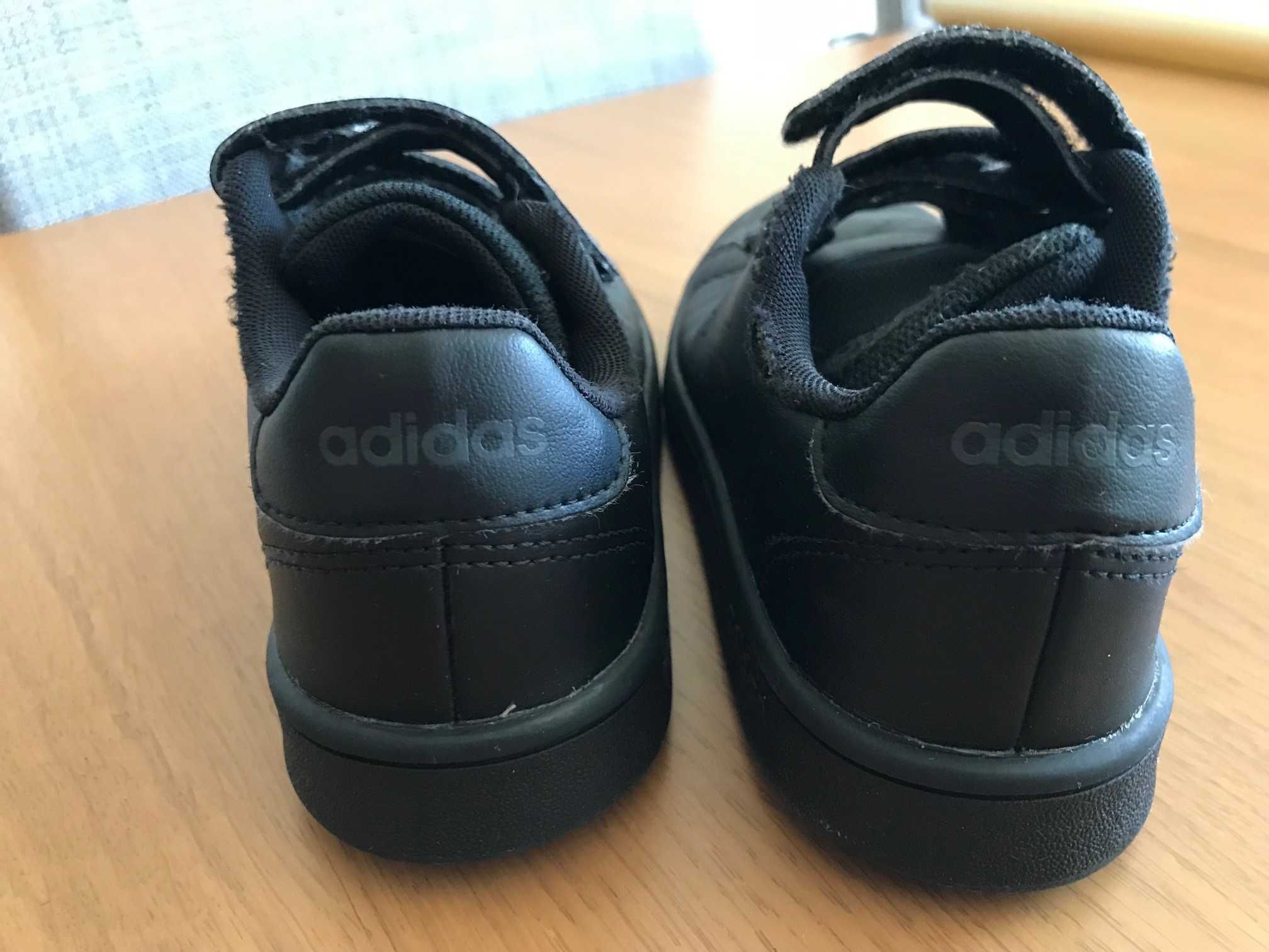 Adidas Unisexo em preto tam. 32 bom estado