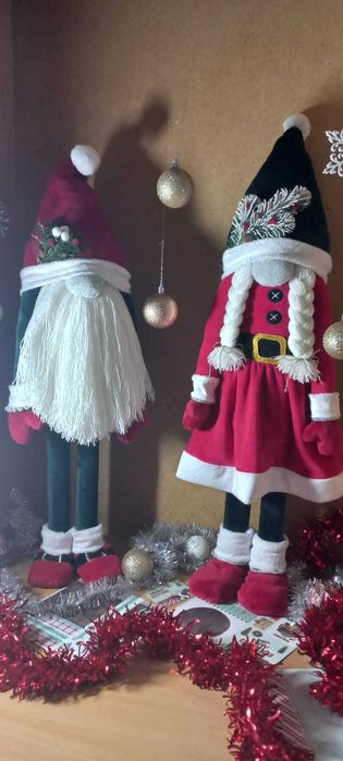 У наявності дуже милі новорічні гноми, є дівчатка та хлопчики.