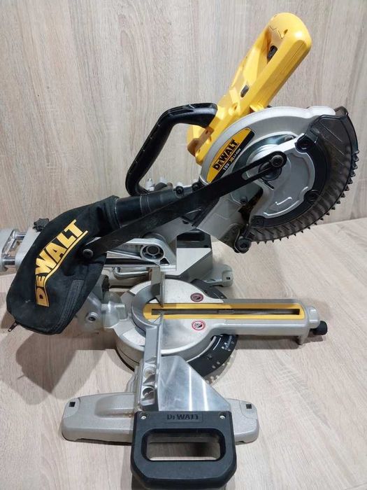 DEWALT DCS365N-GB Ukośnica Piła 184mm 18v Body