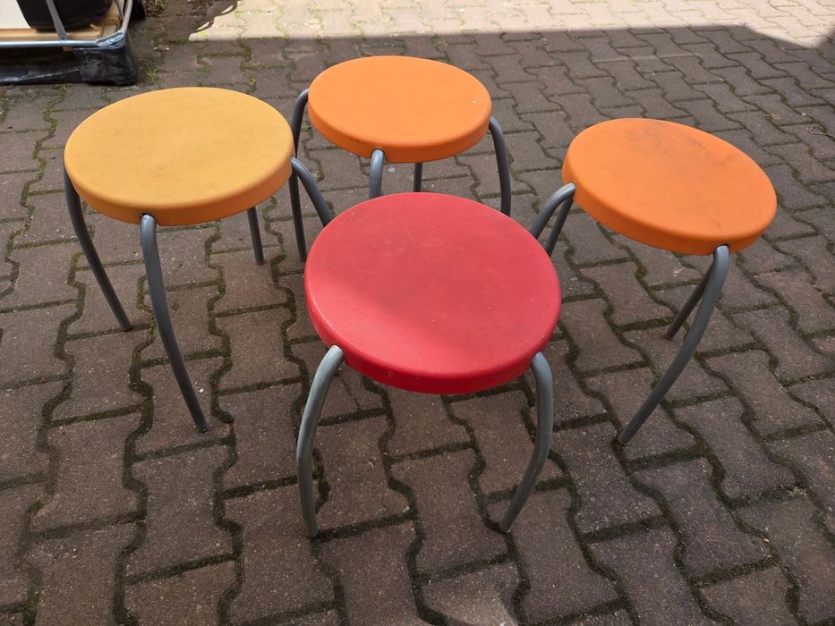 Taborety  plastikowe