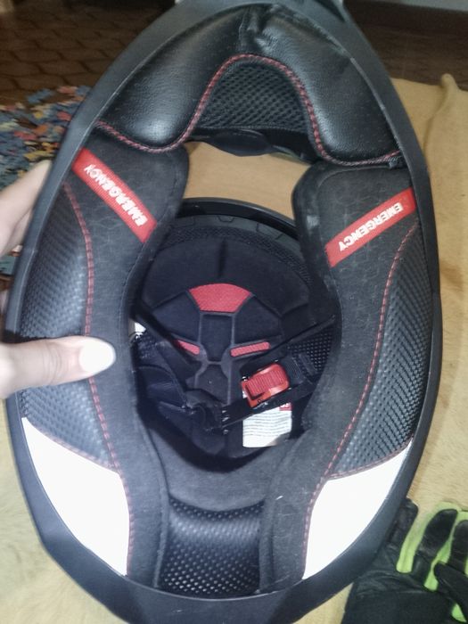 Capacete CMS rigorosamente novo