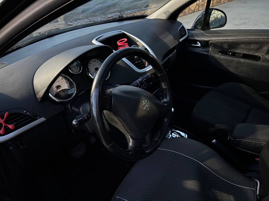 Продам Пежо 207  2008року. 1.6