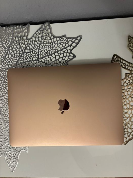 Apple MacBook Air 13” z M1 Chip – Gold – 2020