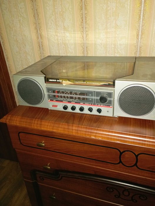 Продам радіолу  Вега 1985 года