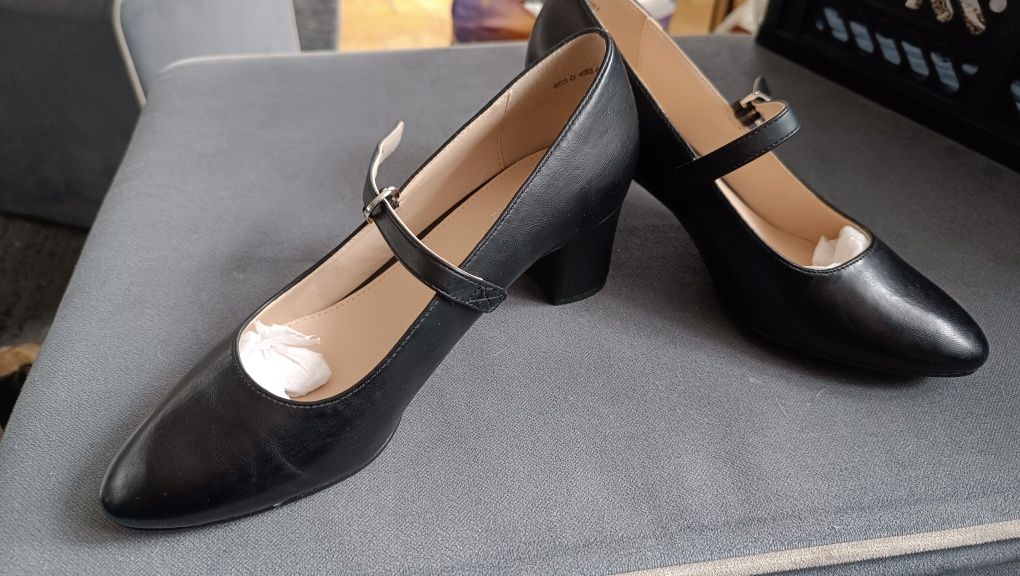 Buty na obcasie botki 38/39