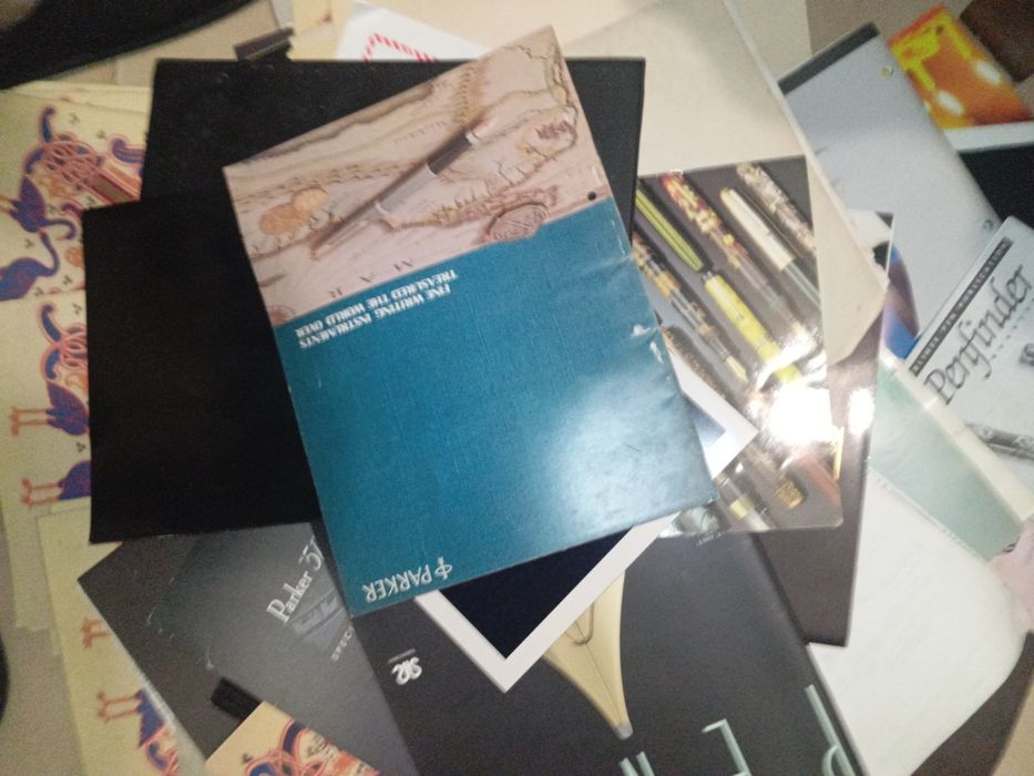 Lote de revistas da Zippo e Parker