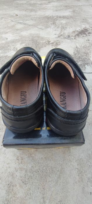 Кожаные школьные черные туфли на мальчика 28 размерн