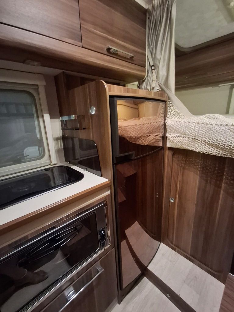 Autocaravana Roller Team Garage m Magnific