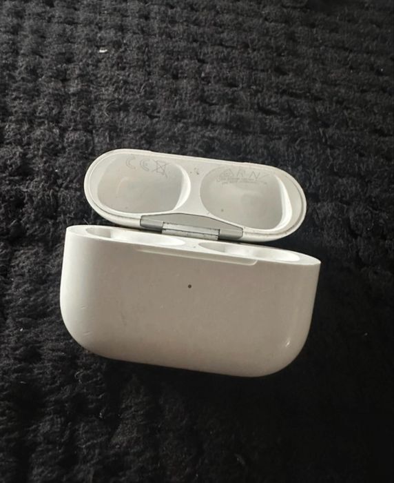 Sprzedam case’a do AirPods Pro 2