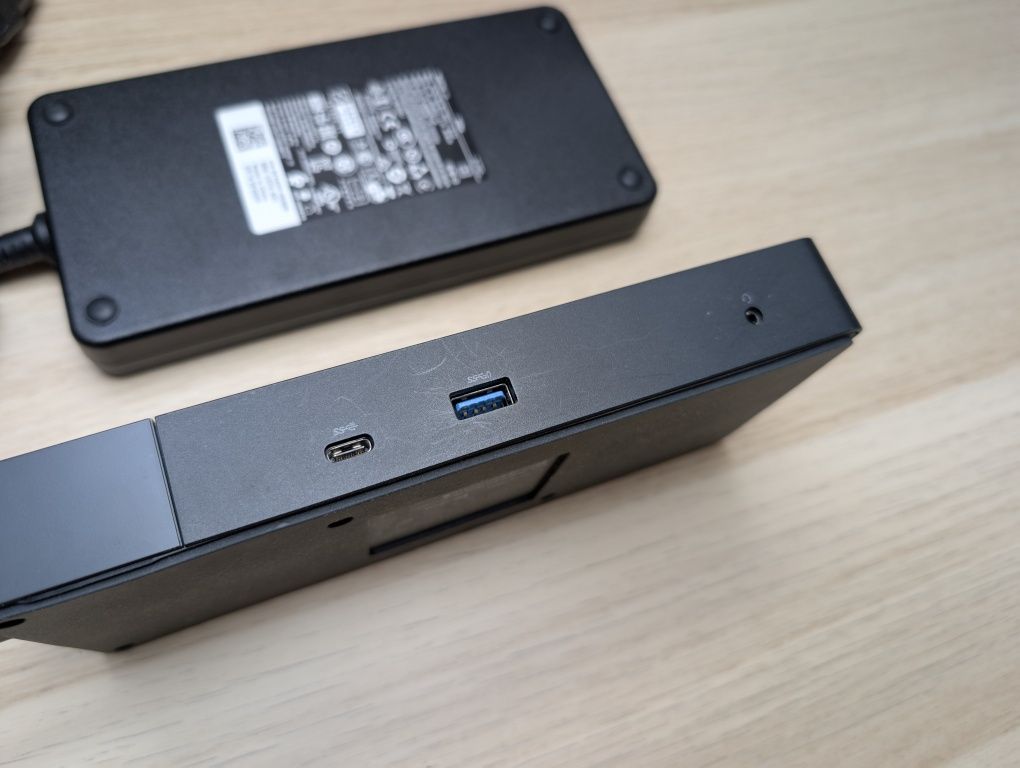 Stacja dokująca Dell WD19DC + zasilacz
