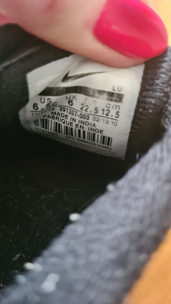 Nike czarne rzep rozmiar 22,5