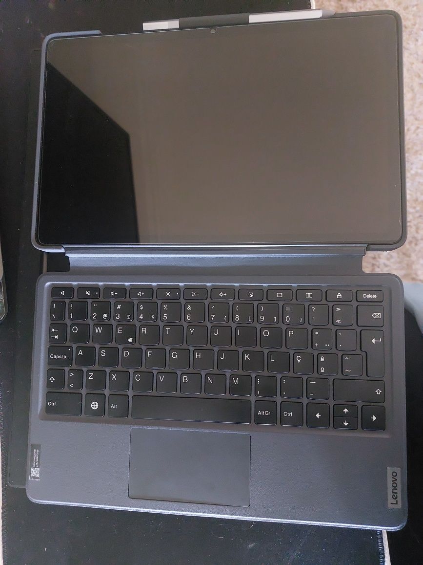 Tablet Lenovo + Caneta + Capa + Teclado com rato + Protecção de Ecrã