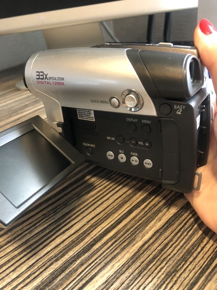 Видеокамера Samsung VP-DC 161 DVD-Camcorder