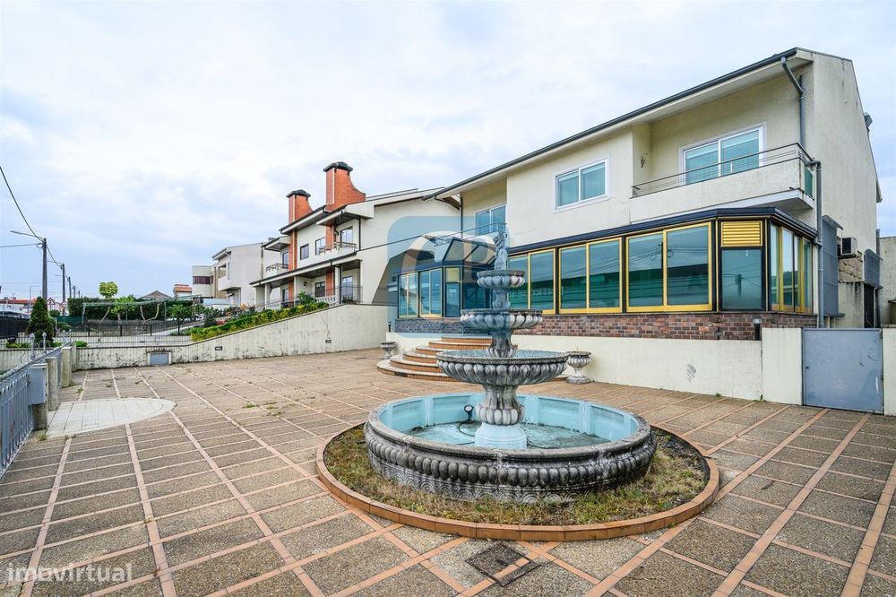 Moradia T3 com Restaurante, em Alfena, Valongo