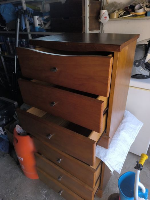 2 Mesas de cabeceira como novas em madeira maciça