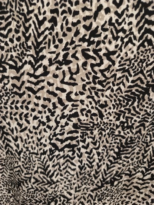 Damska sukienka ozdobny wzór print kopertowy przekładany dekolt Papaya