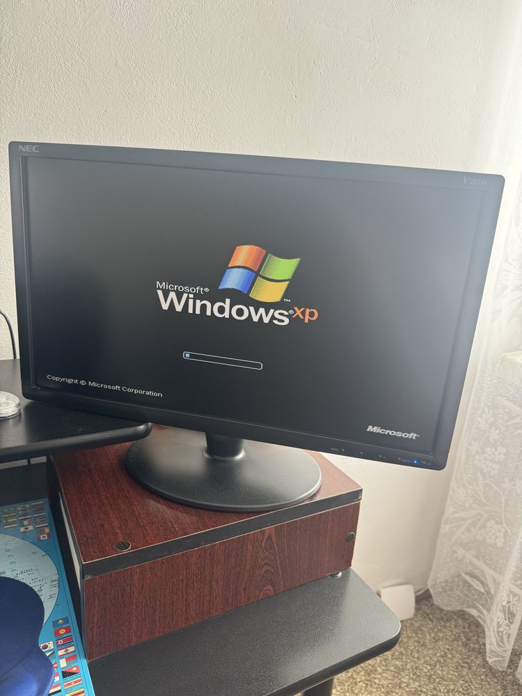 Monitor NEC V221W stan idealny
