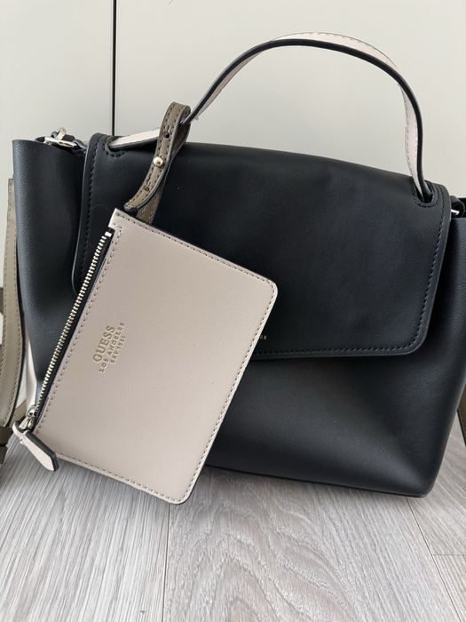Bolsa Guess em pele