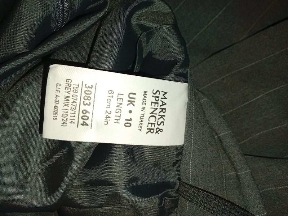 Klasyczna spódnica marki Marks & Spencer, rozmiar 38.