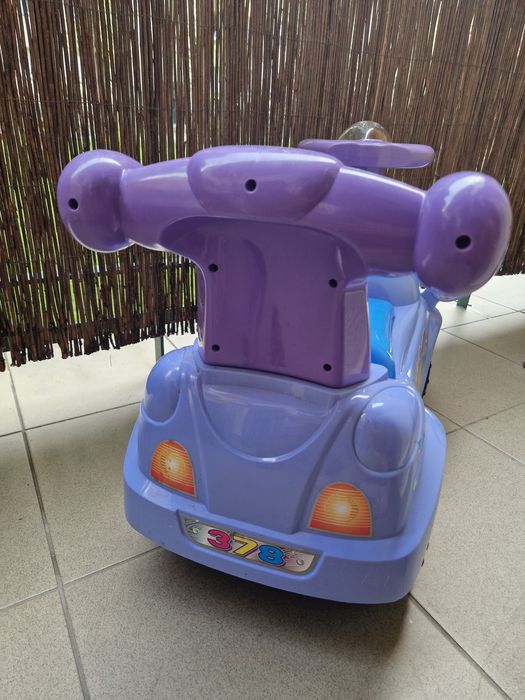 Jeździk samochodzik