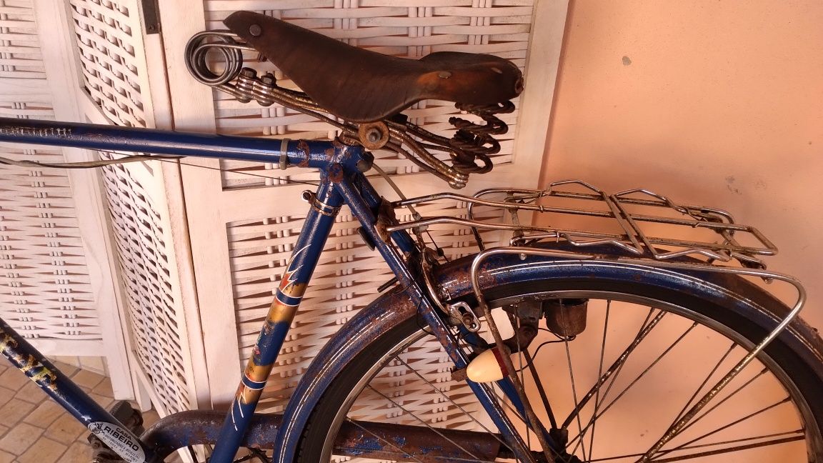 Tenho para vender 1 bicicBicicleta Ye-Ye de 1985 em bom estado
