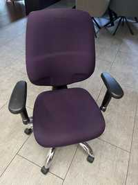 Fotel biurowy fioletowy