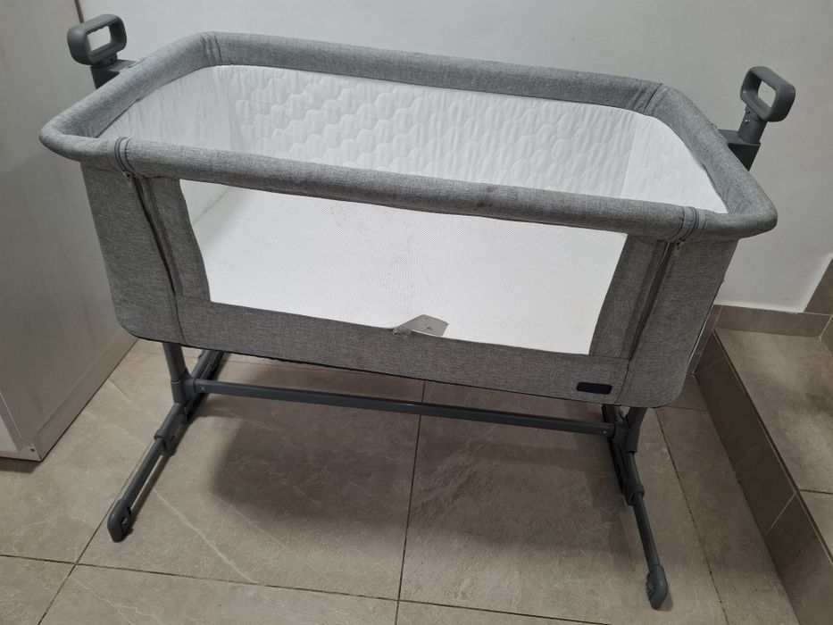 Приставне ліжечко Carrello, сірого кольору, в гарному стані